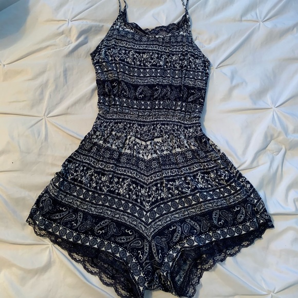 Patterned romper - Picture 1 of 3